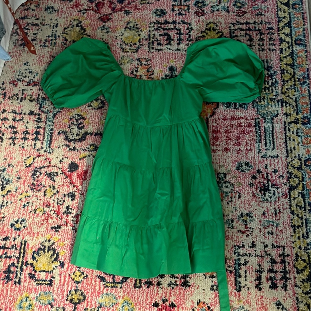 Green dress with puffed sleeves, worn once